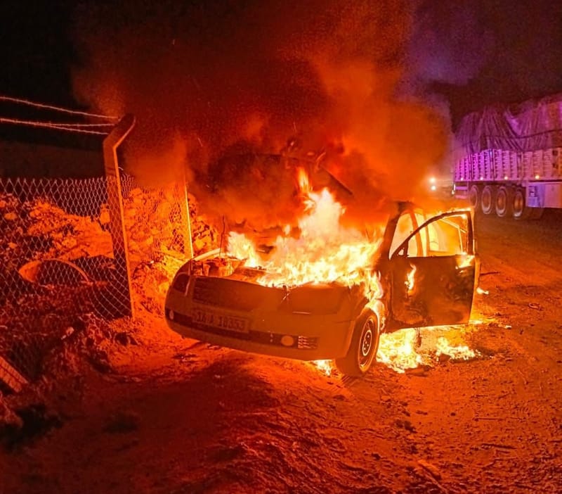 المرور العامة: احتراق مركبة نتيجة حادث تصادم قرب سريع الغزالية ببغداد