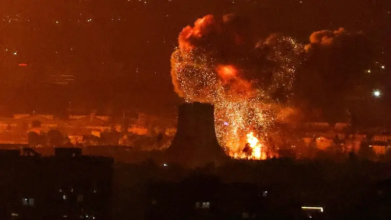 إعلام إيراني: طهران تتعرض لهجمات هي الأعنف منذ بدء الحرب