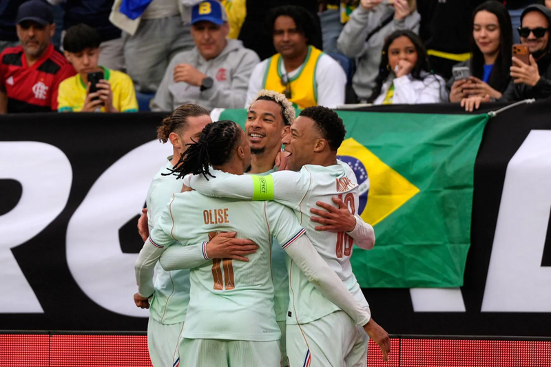 وديات المونديال: فرنسا تقهر البرازيل بثنائية مبابي وإيكيتيكي