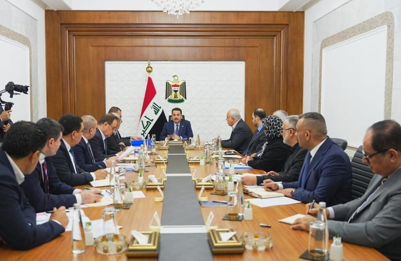 رئيس الوزراء يوجه باتخاذ إجراءات فعالة اتجاه كل من يعمل على عرقلة التحول نحو الدفع الالكتروني