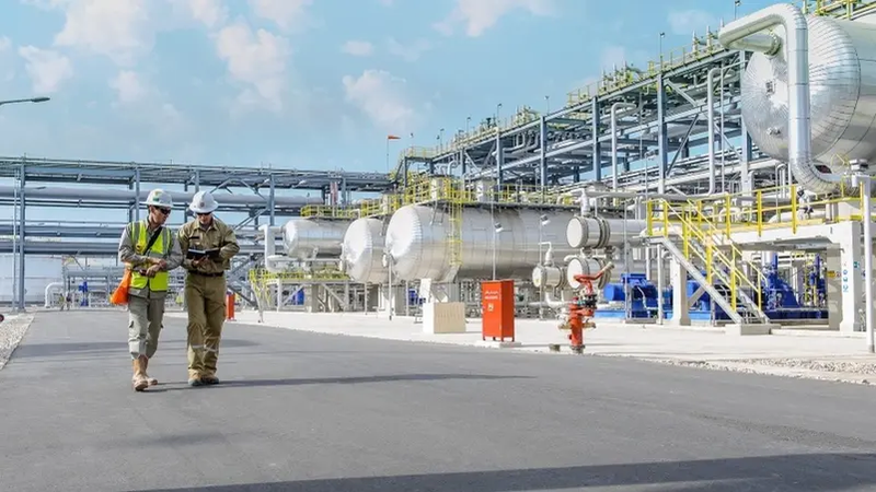 اندلاع حريق في منشآت تخزين لشركات نفط أجنبية بالعراق عقب هجوم