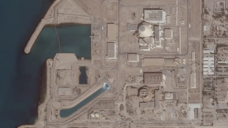 روسيا تجلي 198 عاملاً من محطة بوشهر النووية في إيران