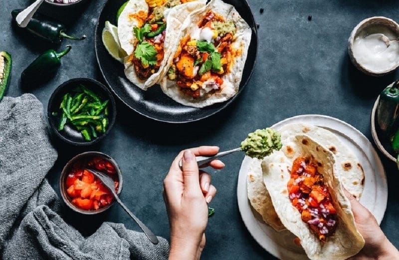 الأكل ببطء.. خطوة صغيرة لصحة أفضل