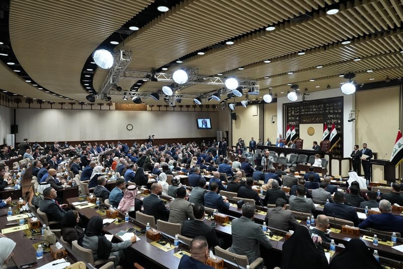 انشقاقات نيابية تضرب عرين التحالفات .. وفوضى التواقيع تربك إيقاع الكتل السياسية