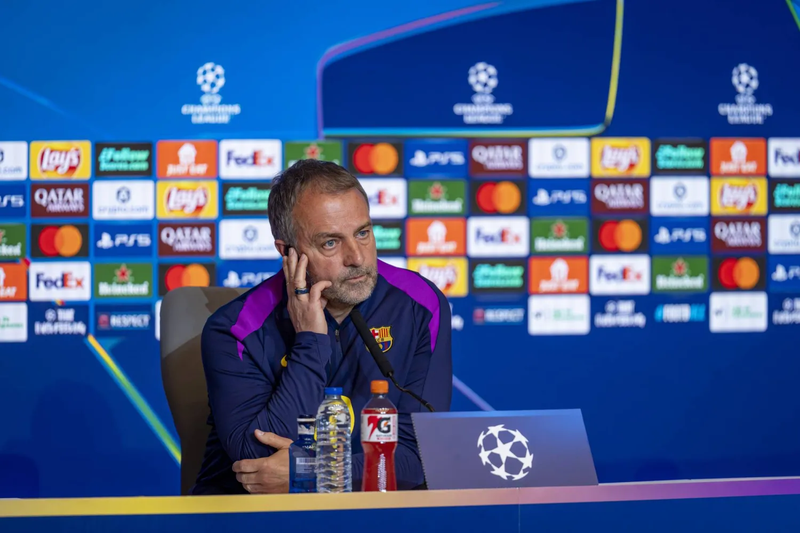 برشلونة يتوصل إلى اتفاق شفهي مع فليك لتجديد عقده عاماً إضافياً