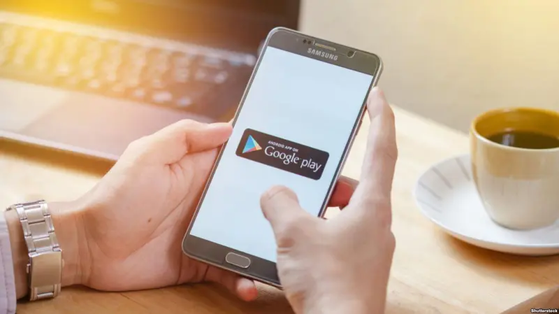 تحقيق صادم: متجرا "أبل" و"غوغل" يروّجان لتطبيقات التعري بالذكاء الاصطناعي”