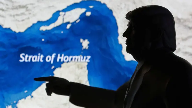 ترامب يعلن انتصاراً سياسياً بعد إعادة فتح مضيق هرمز ويهاجم الإعلام الأميركي