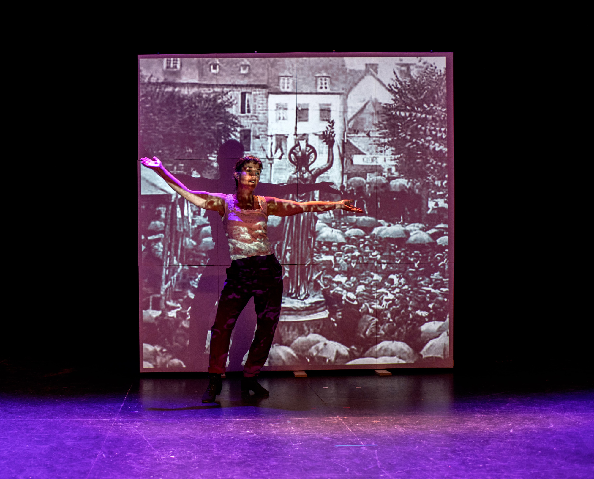 AN INCOMPARABLE WOMAN - solo