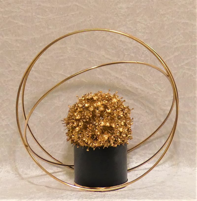 מבחר מרהיב של אגרטלים עם פרחי משי איכותיים