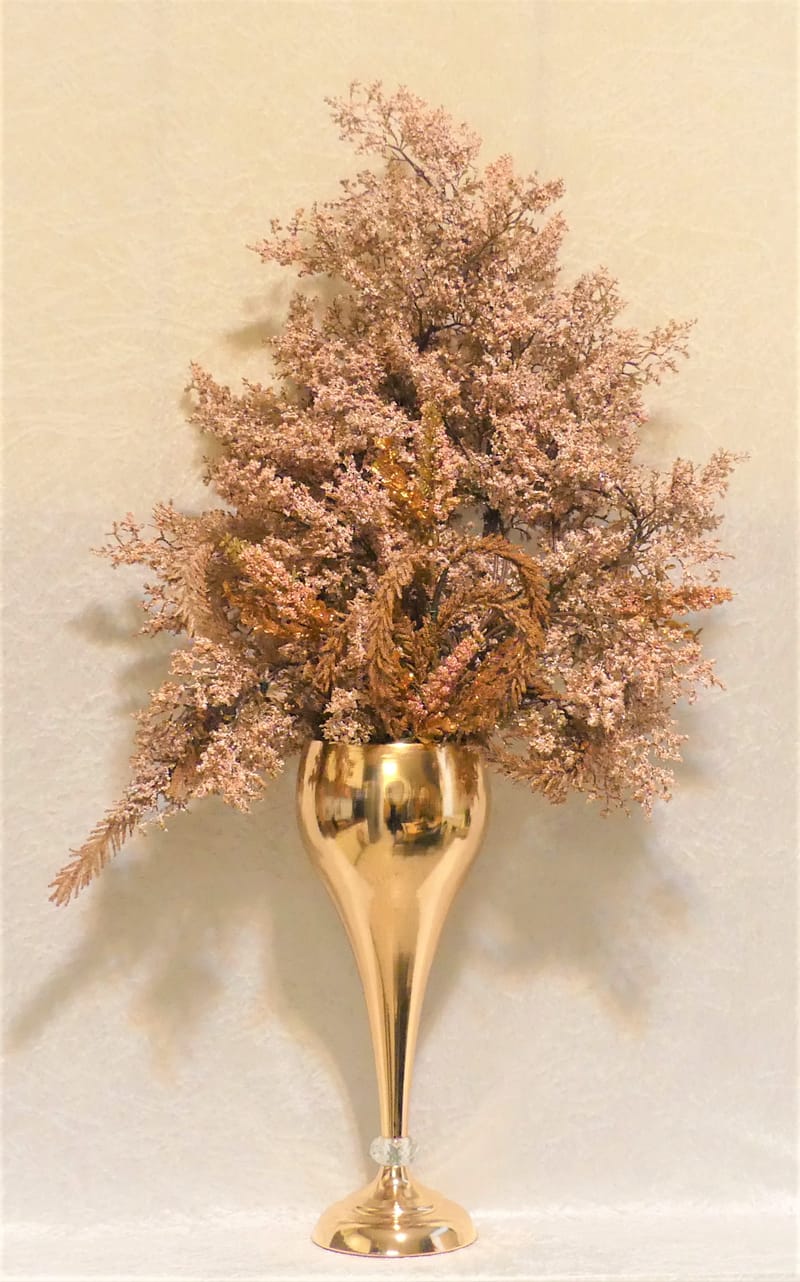 מבחר מרהיב של אגרטלים עם פרחי משי איכותיים