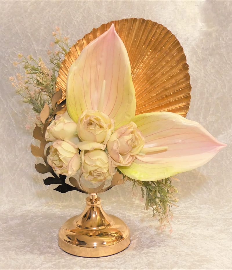 מבחר מרהיב של אגרטלים עם פרחי משי איכותיים