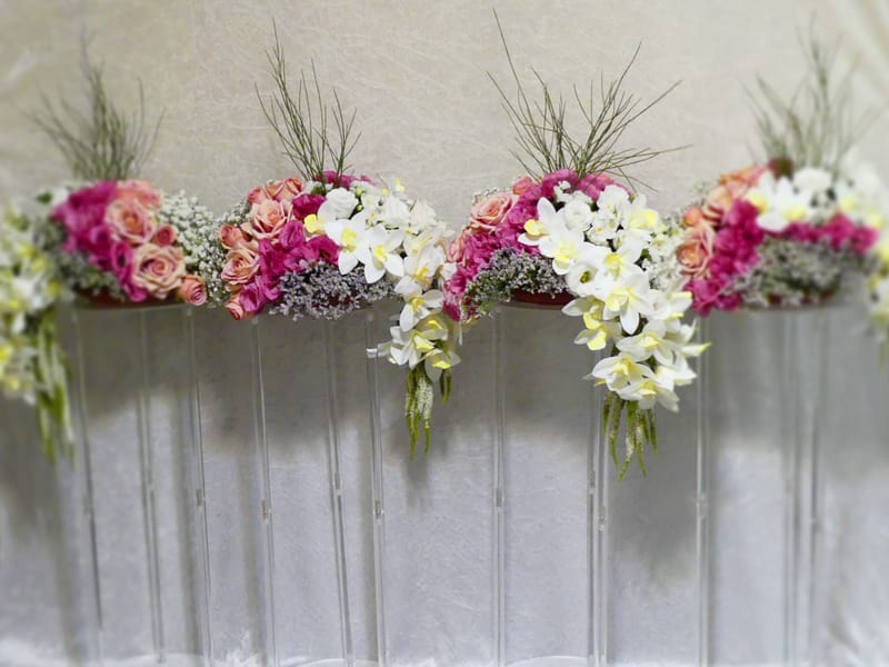 אגרטלים עם פרחים חיים