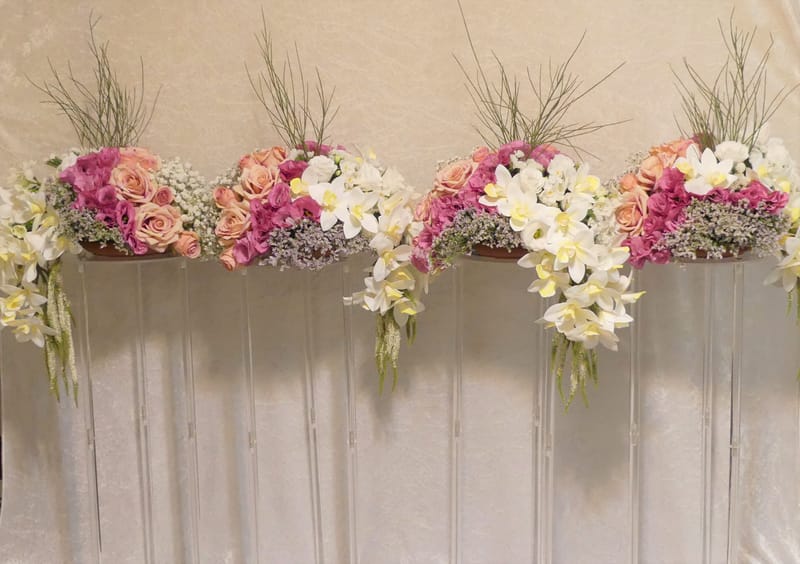 אגרטלים עם פרחים חיים