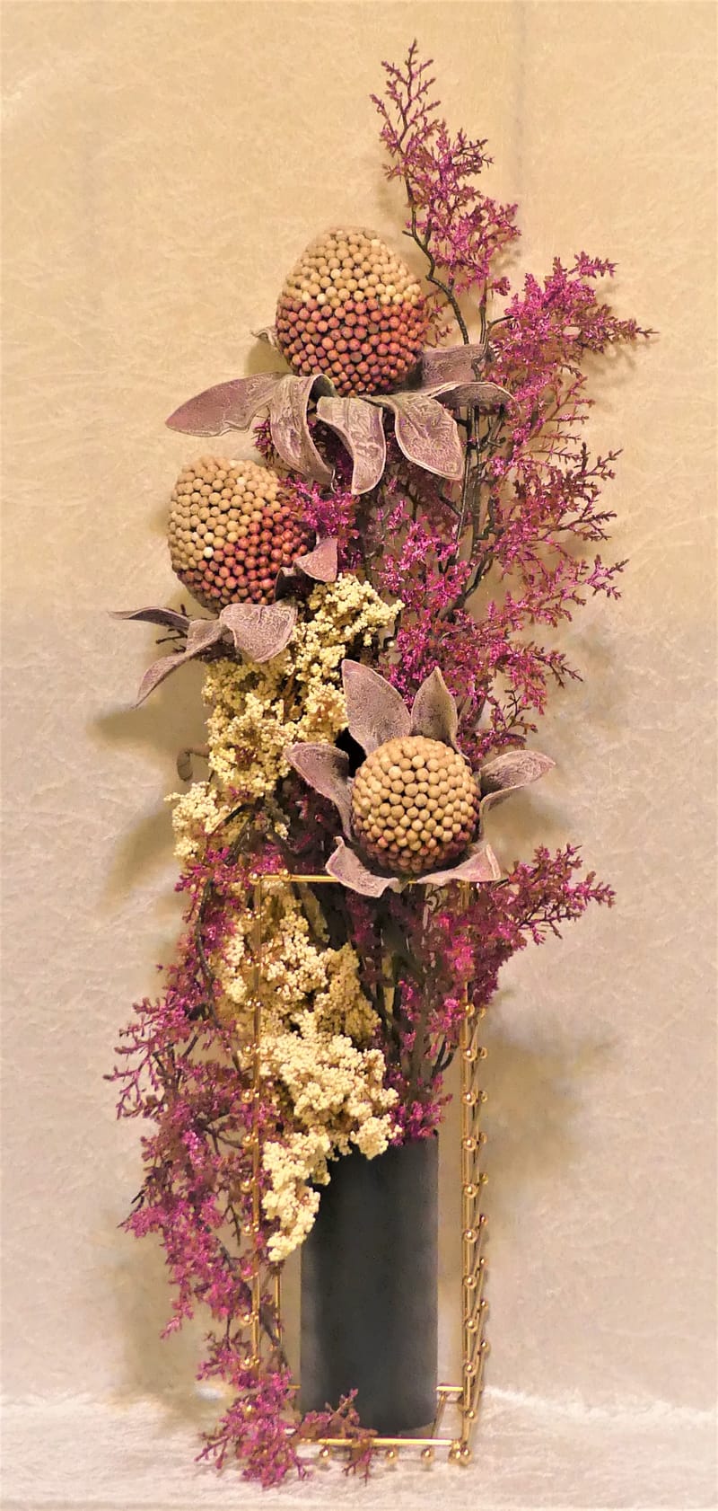 מבחר מרהיב של אגרטלים עם פרחי משי איכותיים