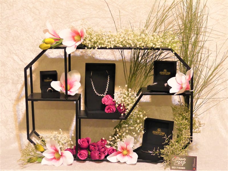 עיצובי תכשיטים בשילוב פרחים 