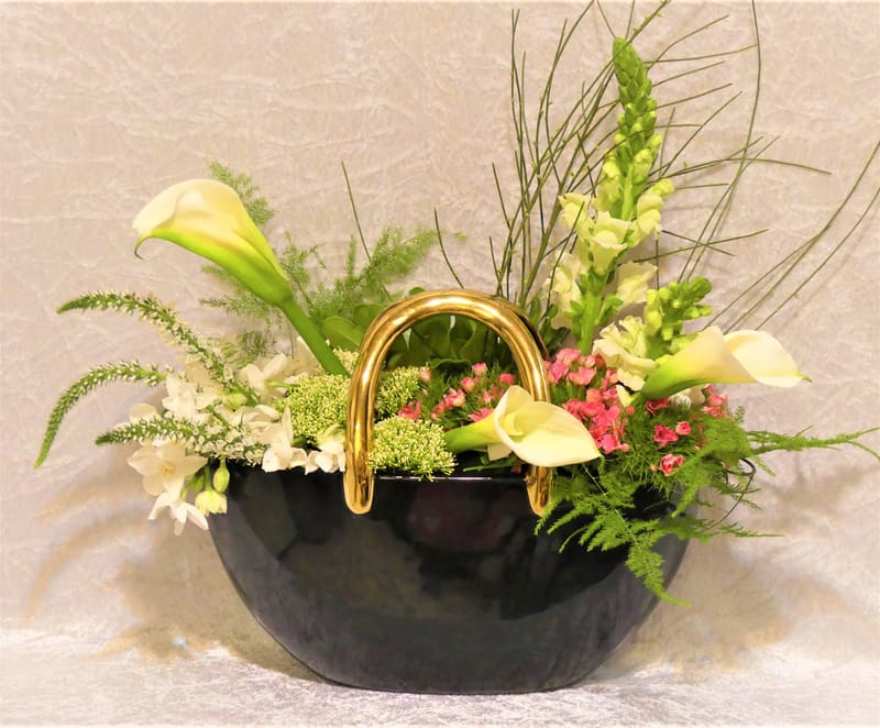 אגרטלים עם פרחים חיים