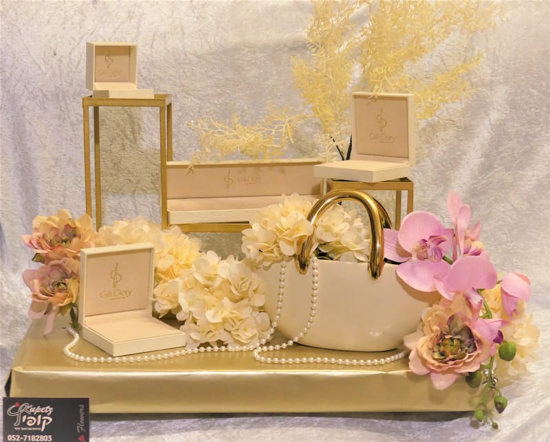 עיצובי תכשיטים בשילוב פרחים 