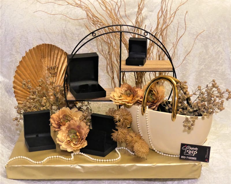 עיצובי תכשיטים בשילוב פרחים 