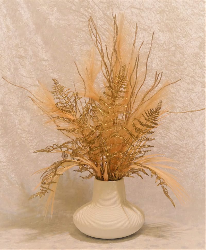 מבחר מרהיב של אגרטלים עם פרחי משי איכותיים