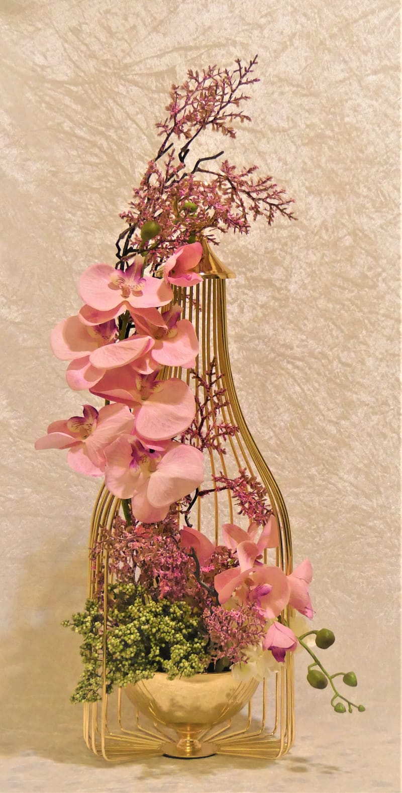 מבחר מרהיב של אגרטלים עם פרחי משי איכותיים