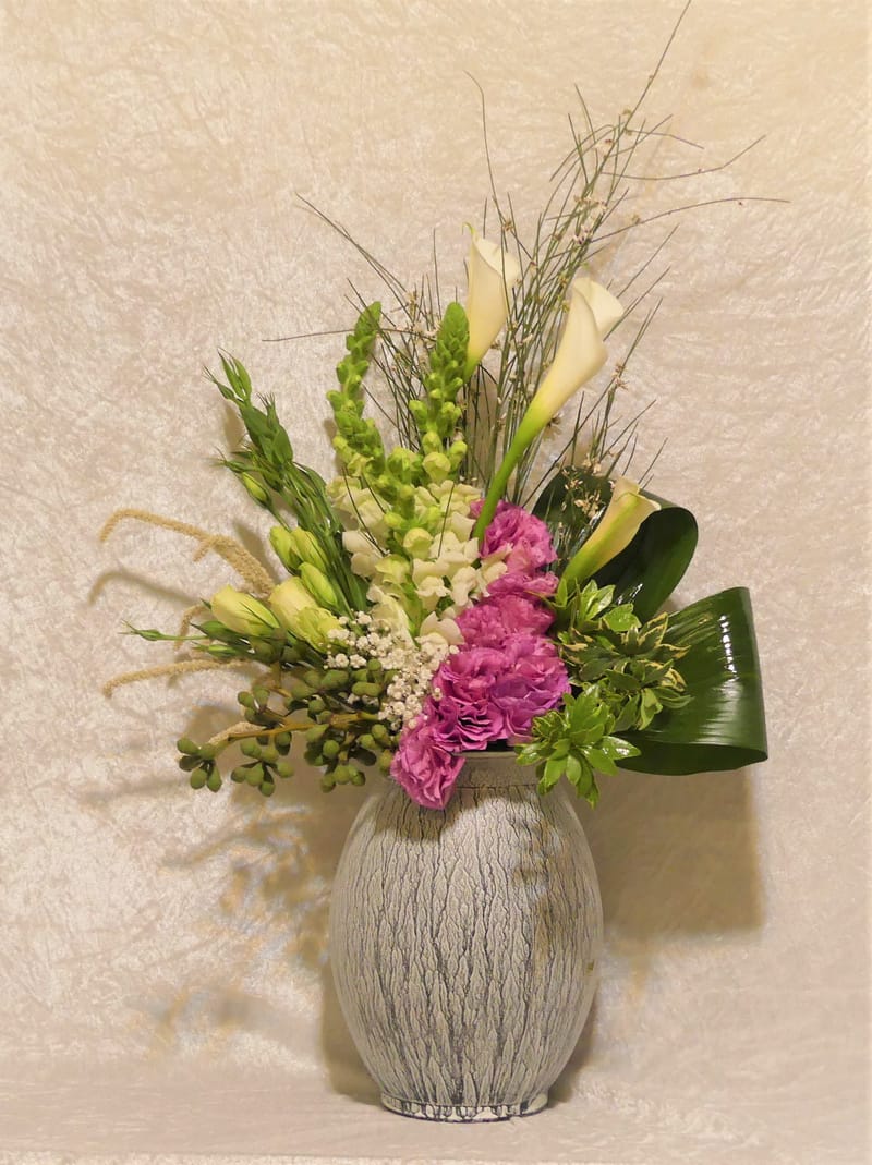 אגרטלים עם פרחים חיים