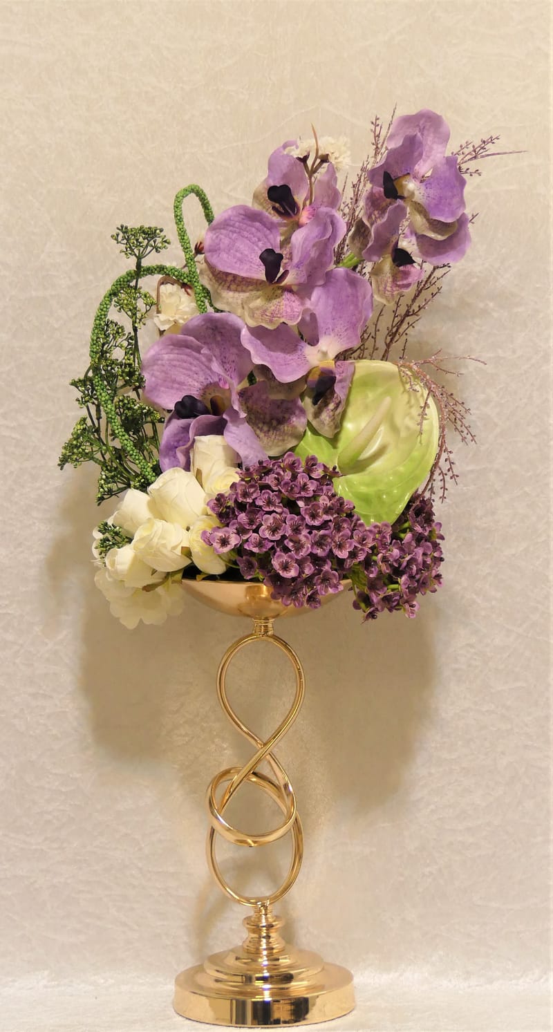 מבחר מרהיב של אגרטלים עם פרחי משי איכותיים