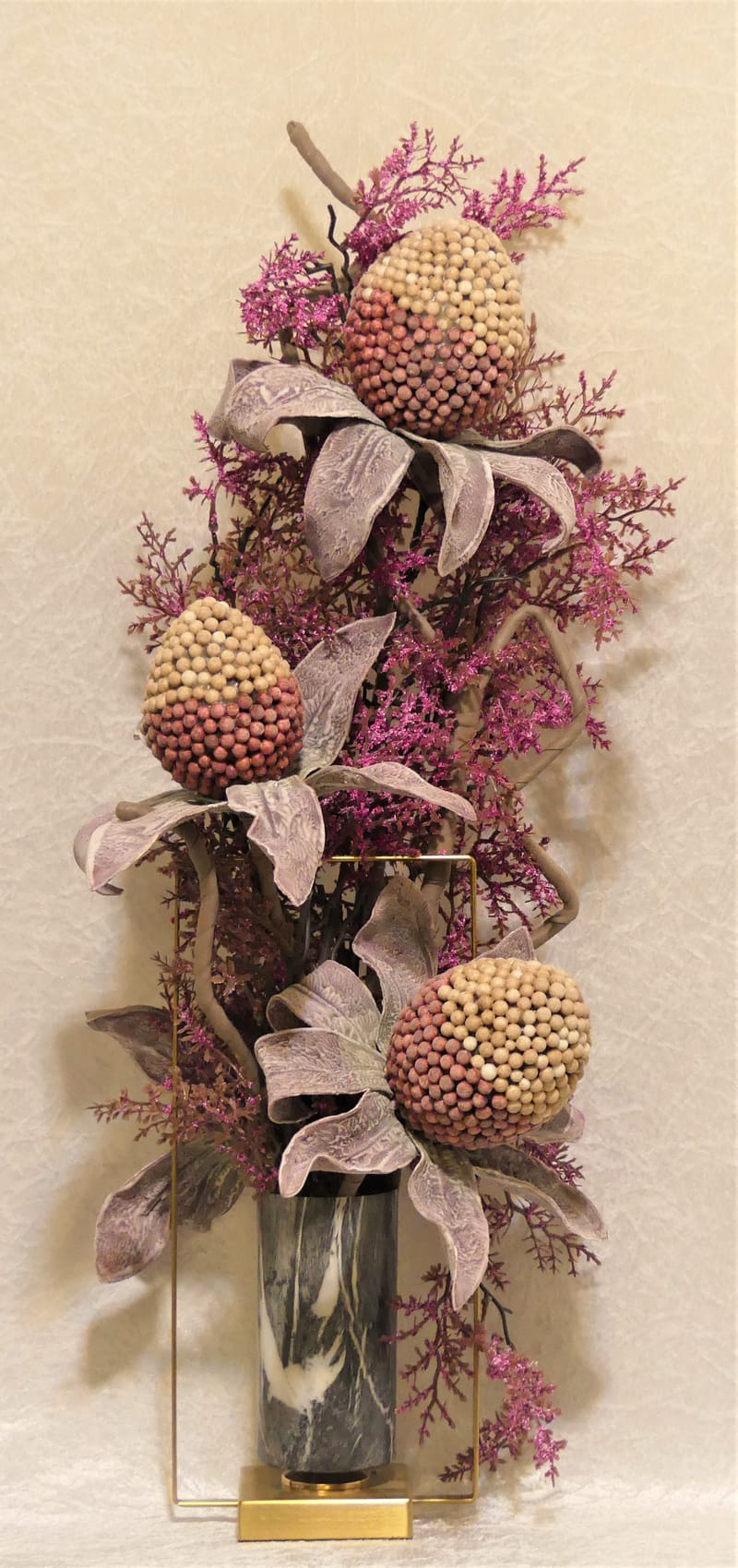 מבחר מרהיב של אגרטלים עם פרחי משי איכותיים