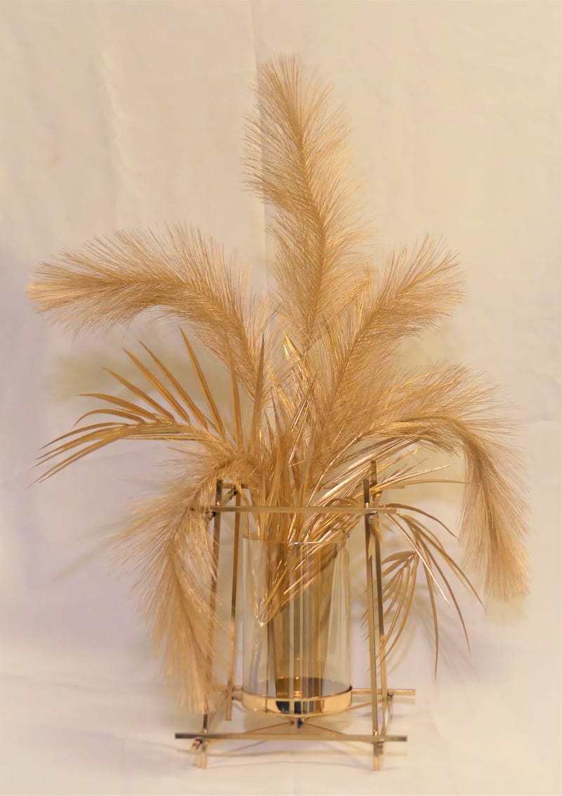 מבחר מרהיב של אגרטלים עם פרחי משי איכותיים