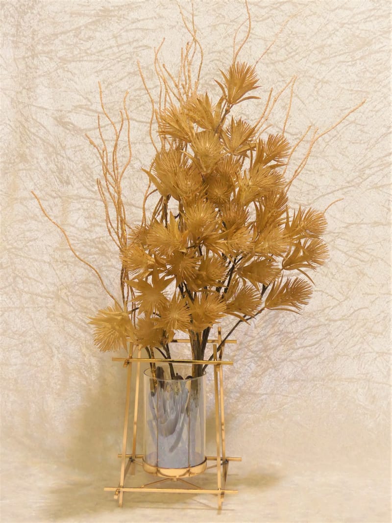 מבחר מרהיב של אגרטלים עם פרחי משי איכותיים