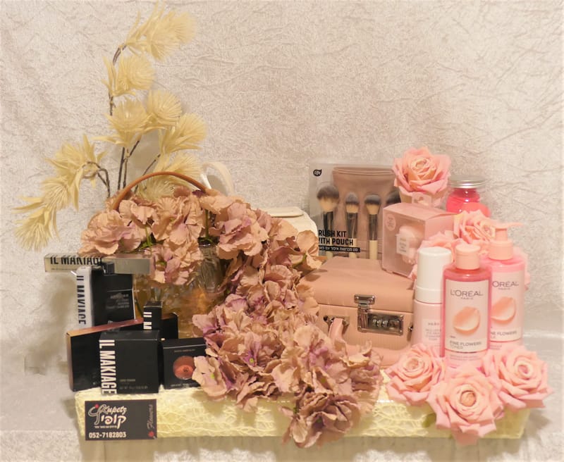 עיצובי תכשיטים בשילוב פרחים 