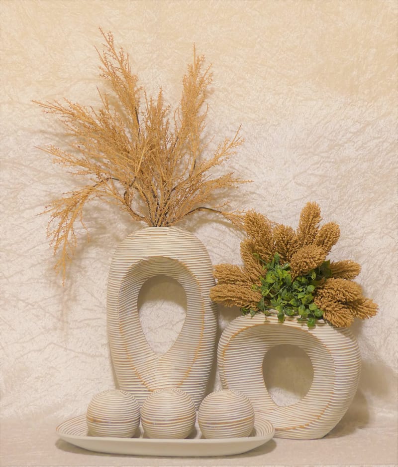 מבחר מרהיב של אגרטלים עם פרחי משי איכותיים