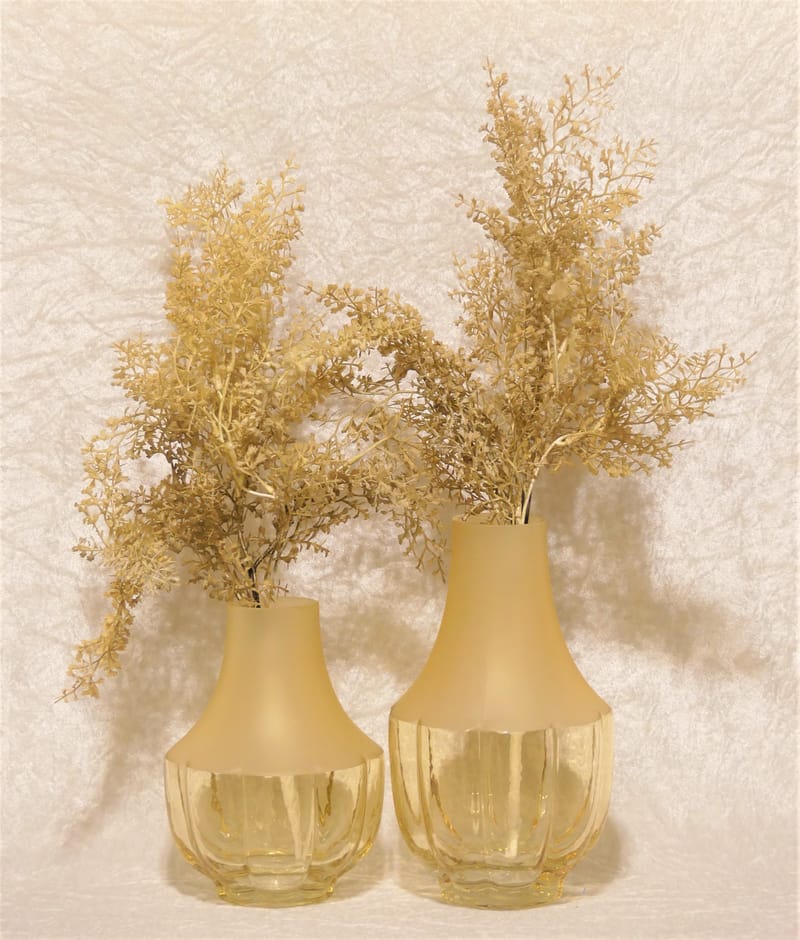 מבחר מרהיב של אגרטלים עם פרחי משי איכותיים