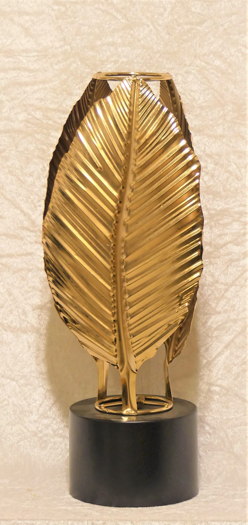 מבחר מרהיב של אגרטלים עם פרחי משי איכותיים