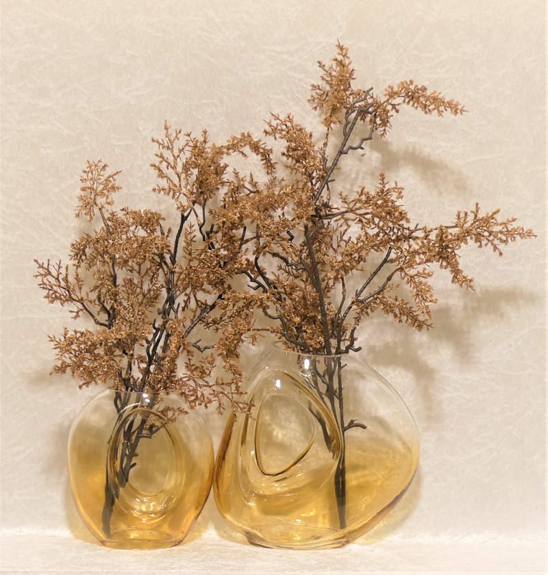 מבחר מרהיב של אגרטלים עם פרחי משי איכותיים