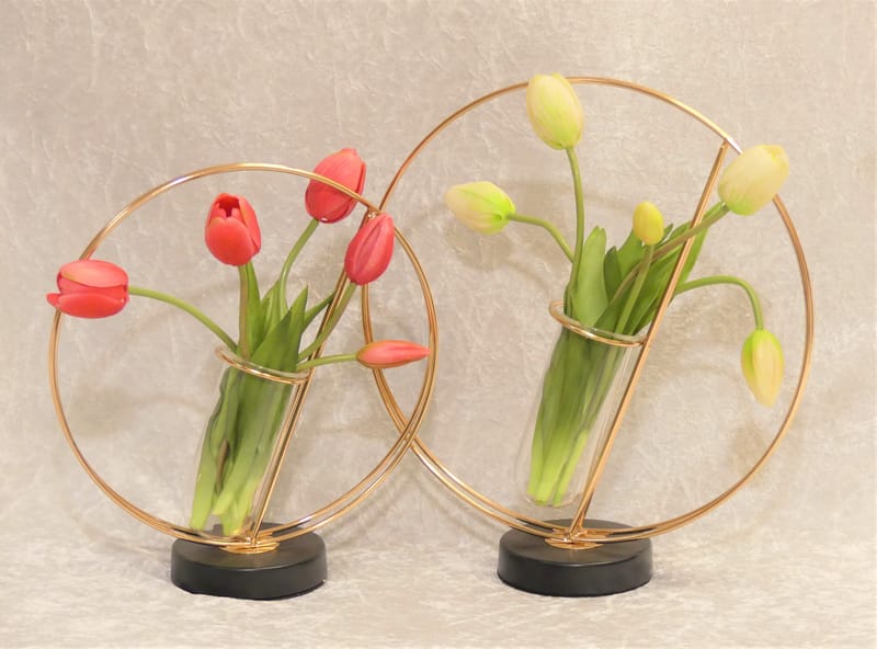 מבחר מרהיב של אגרטלים עם פרחי משי איכותיים