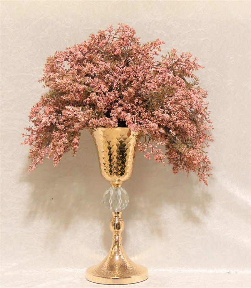 מבחר מרהיב של אגרטלים עם פרחי משי איכותיים