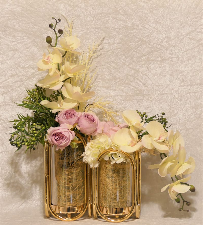 מבחר מרהיב של אגרטלים עם פרחי משי איכותיים