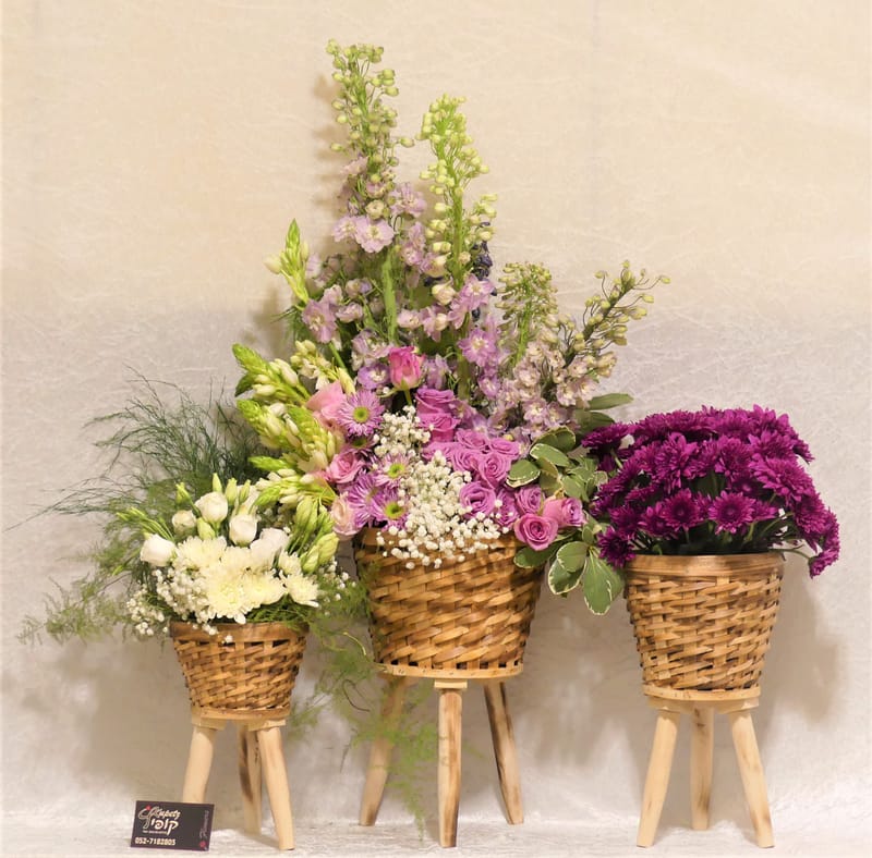 אגרטלים עם פרחים חיים