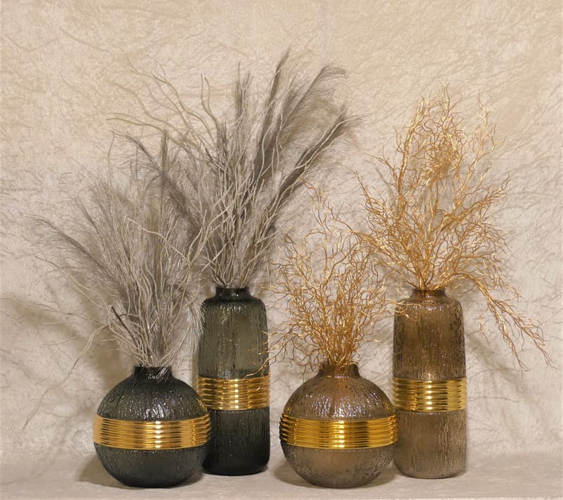 מבחר מרהיב של אגרטלים עם פרחי משי איכותיים