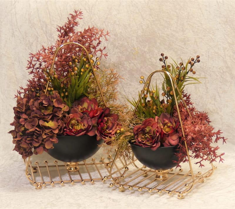 מבחר מרהיב של אגרטלים עם פרחי משי איכותיים