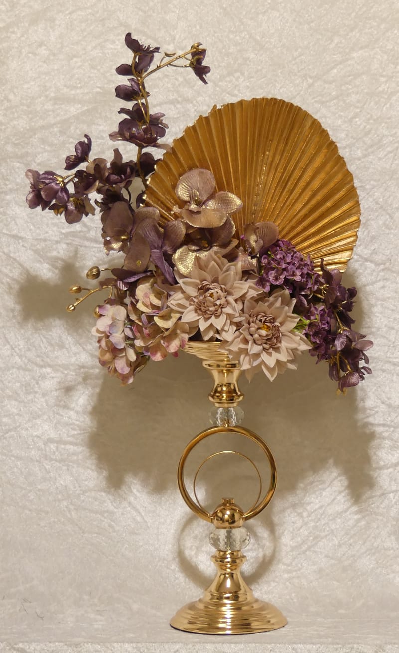 מבחר מרהיב של אגרטלים עם פרחי משי איכותיים