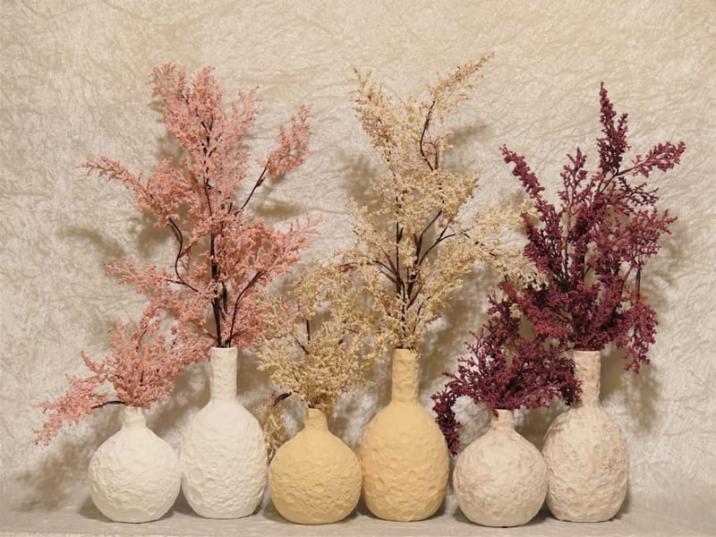 מבחר מרהיב של אגרטלים עם פרחי משי איכותיים