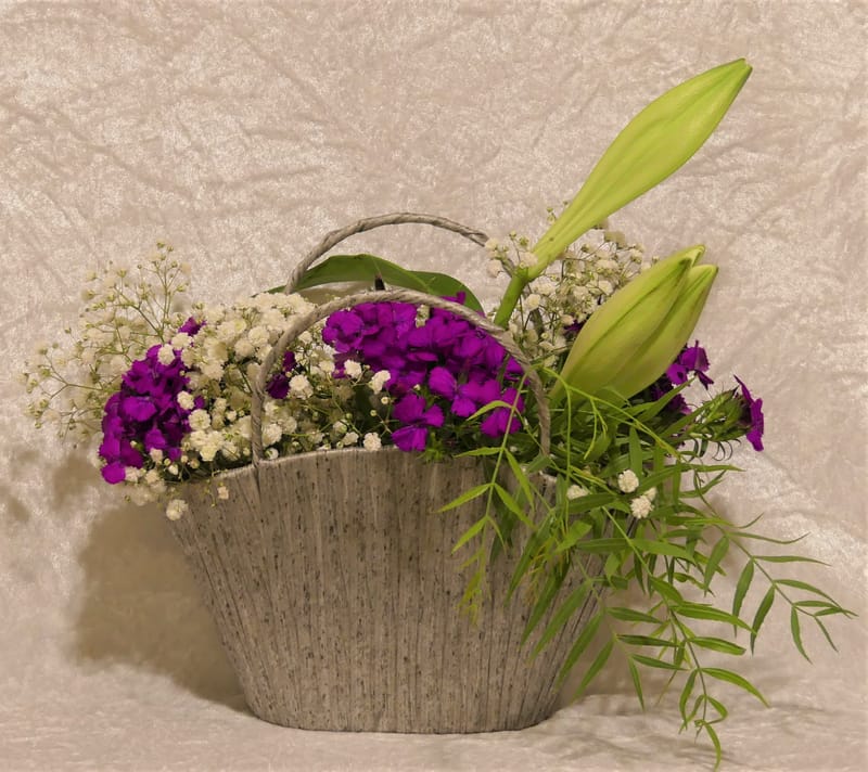 אגרטלים עם פרחים חיים