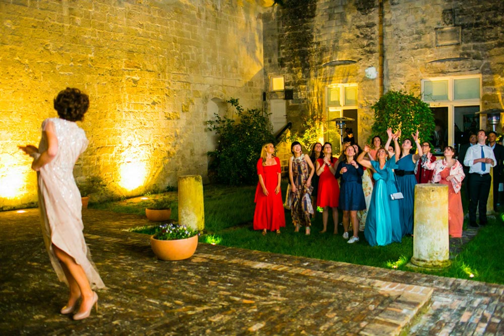 tossing the bouquet, rome photo