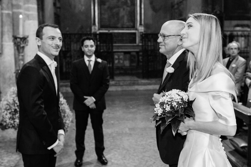 milan bride and groom in the church