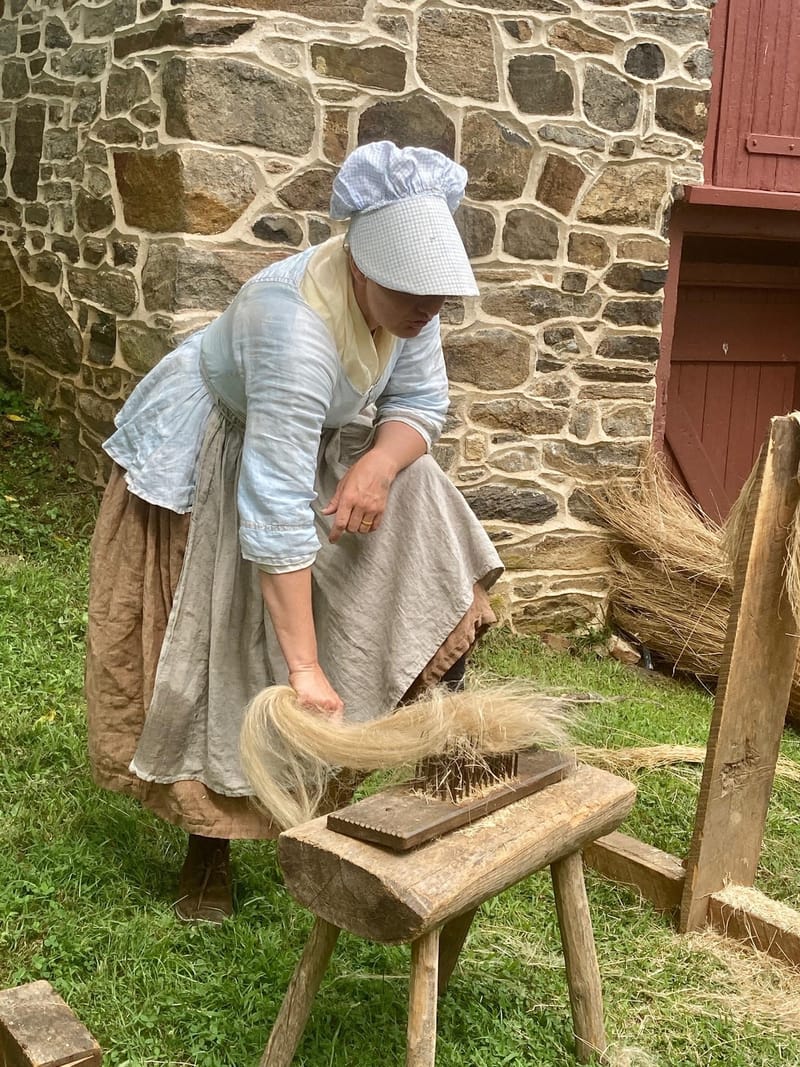 Beyond Homespun:Commerce, Culture, and Colonial Cloth