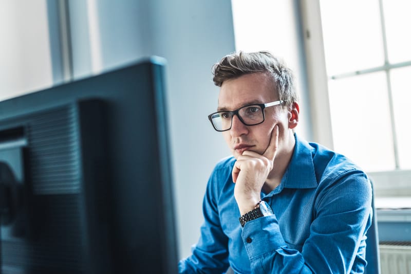 „BUCHEMPFEHLUNGEN FÜR ERSTSEMESTER UND FORTGESCHRITTENE“