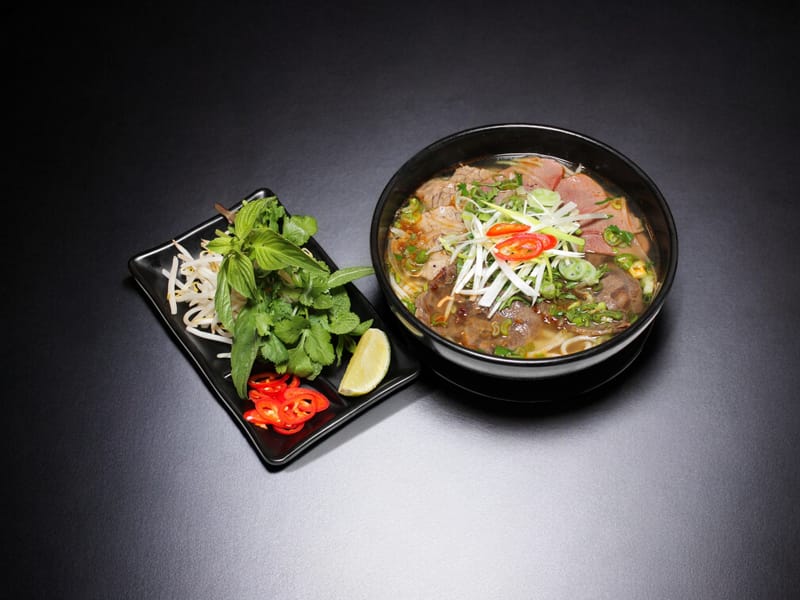 Bún Bò Huế - Spicy Noodle Soup (s)