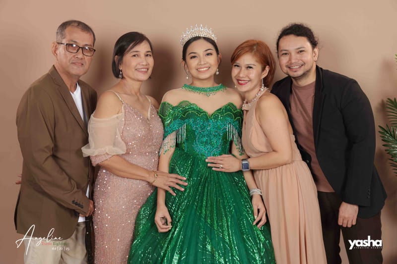 Onsite Studio - Angeline (DEBUT)