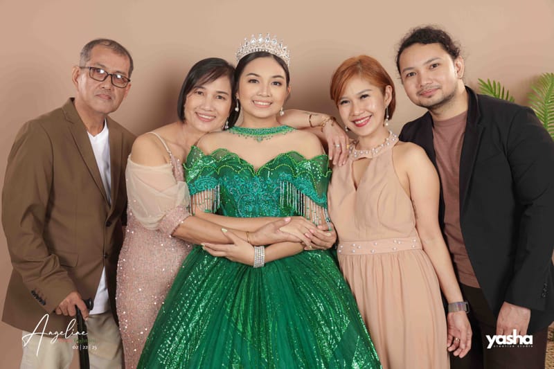 Onsite Studio - Angeline (DEBUT)